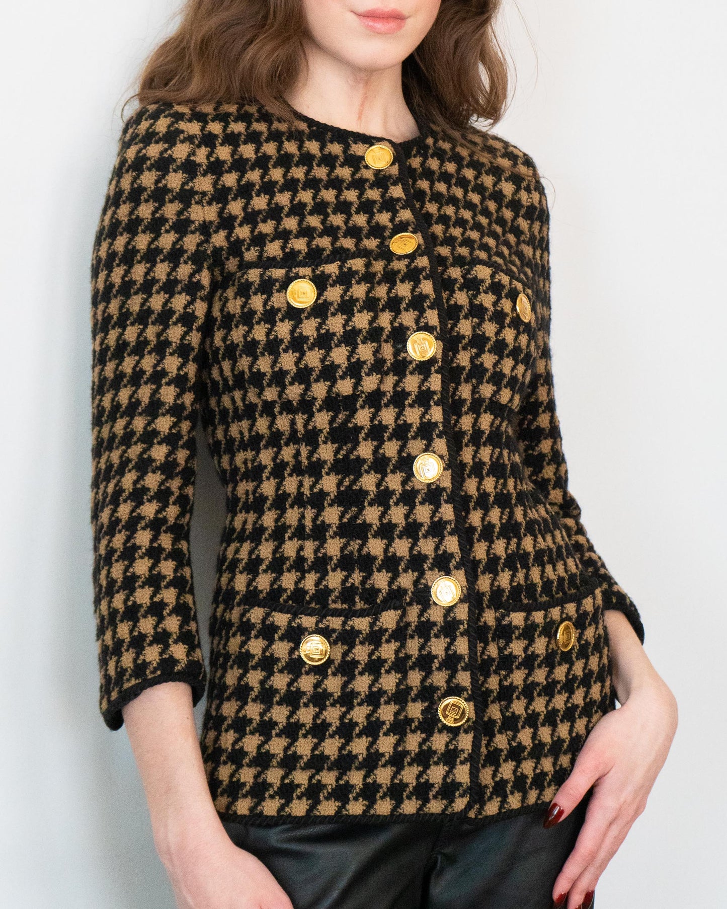 FR34-36 Chanel 1980s Collarless Four Pocket Houndstooth Tweed Jacket