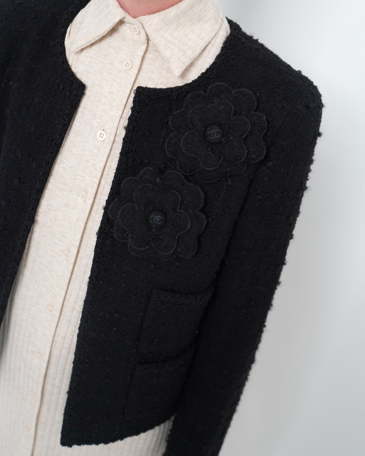 FR36-38 Rare Chanel Fall 2009 Timeless Classic Collarless Four Pocket Camellia Detail Black Tweed Jacket