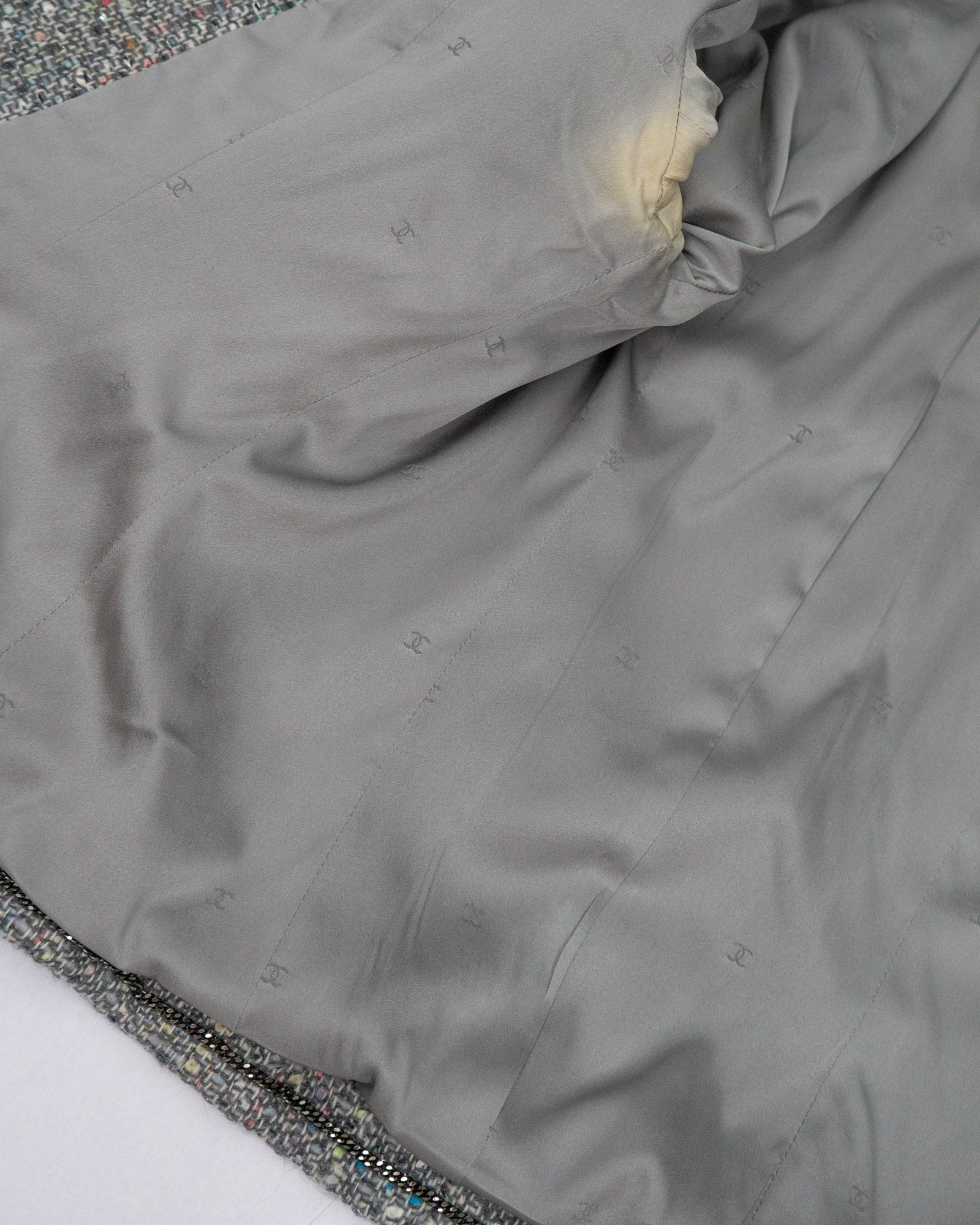 FR38-40 Chanel Fall 1997 Fitted Two Pocket Fantasy Tweed Jacket in Gray - Vintage Chanel Jacket -  Jacket - Rarchive.