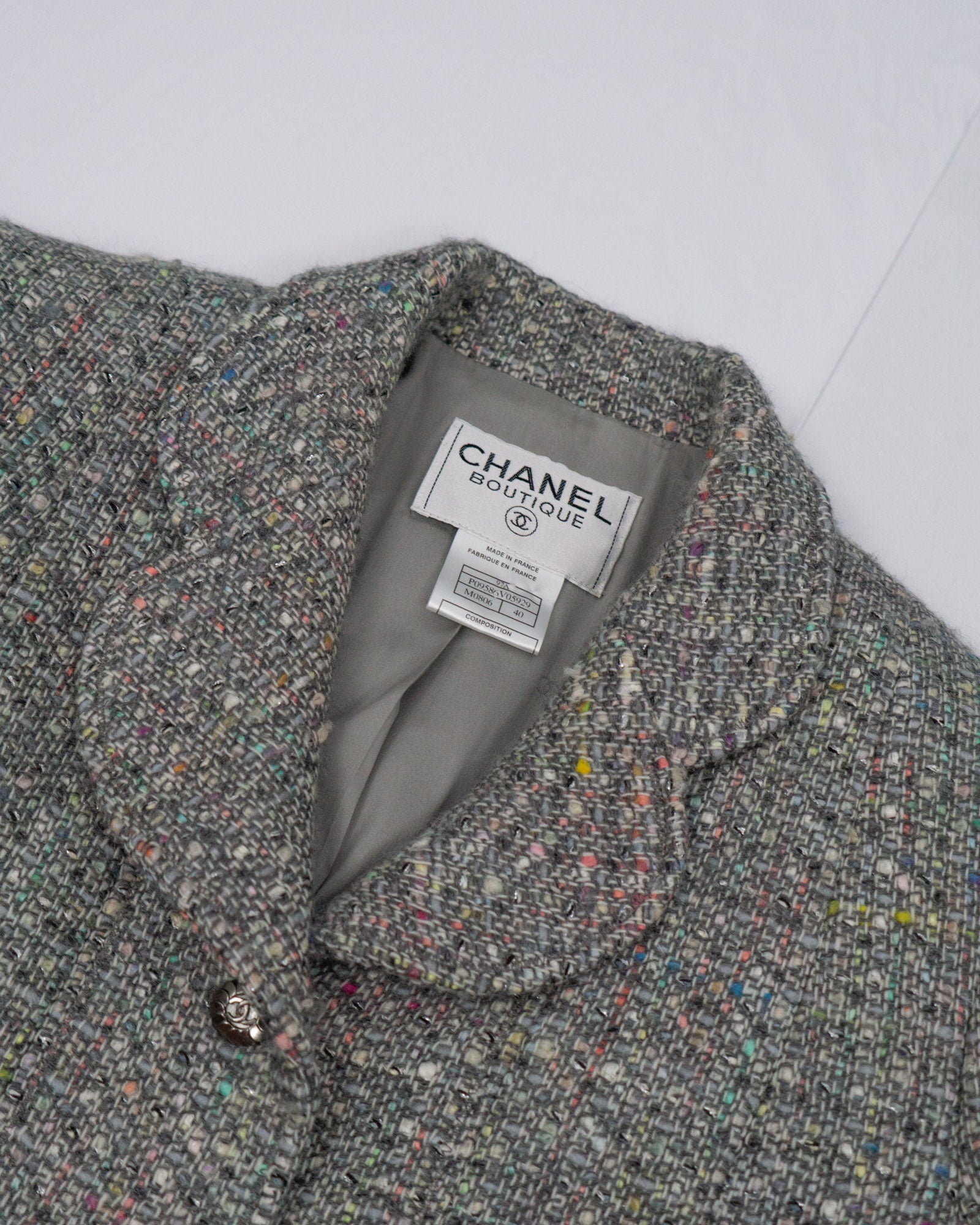 FR38-40 Chanel Fall 1997 Fitted Two Pocket Fantasy Tweed Jacket in Gray - Vintage Chanel Jacket -  Jacket - Rarchive.