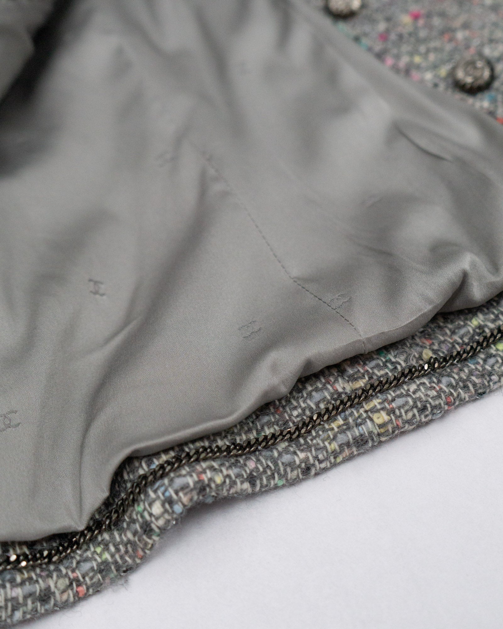 FR38-40 Chanel Fall 1997 Fitted Two Pocket Fantasy Tweed Jacket in Gray - Vintage Chanel Jacket -  Jacket - Rarchive.