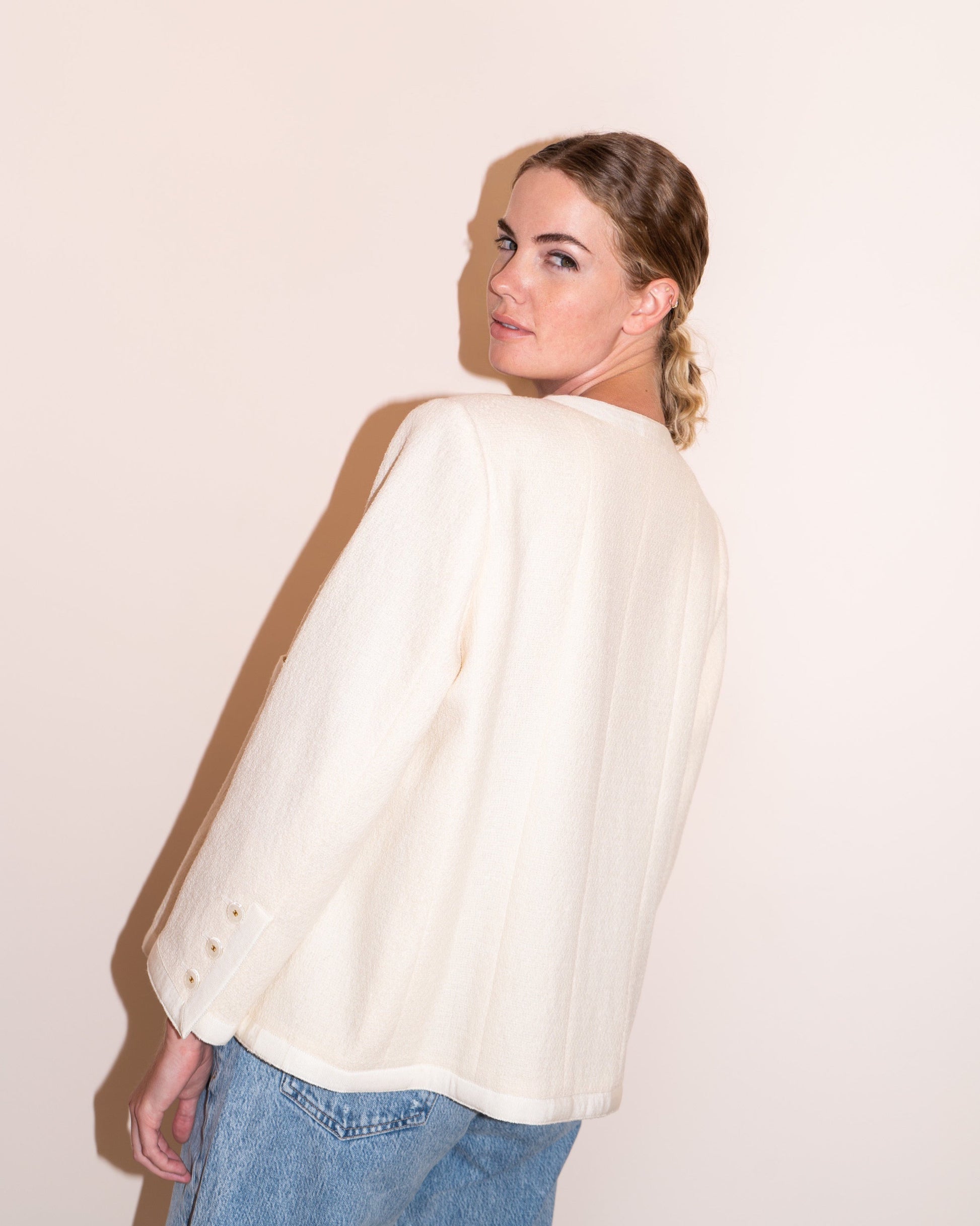 FR44-46 Chanel Spring 2002 Classic Collarless Four-Pocketed Jacket in Off-White Tweed - Vintage Chanel Jacket -   - Rarchive.