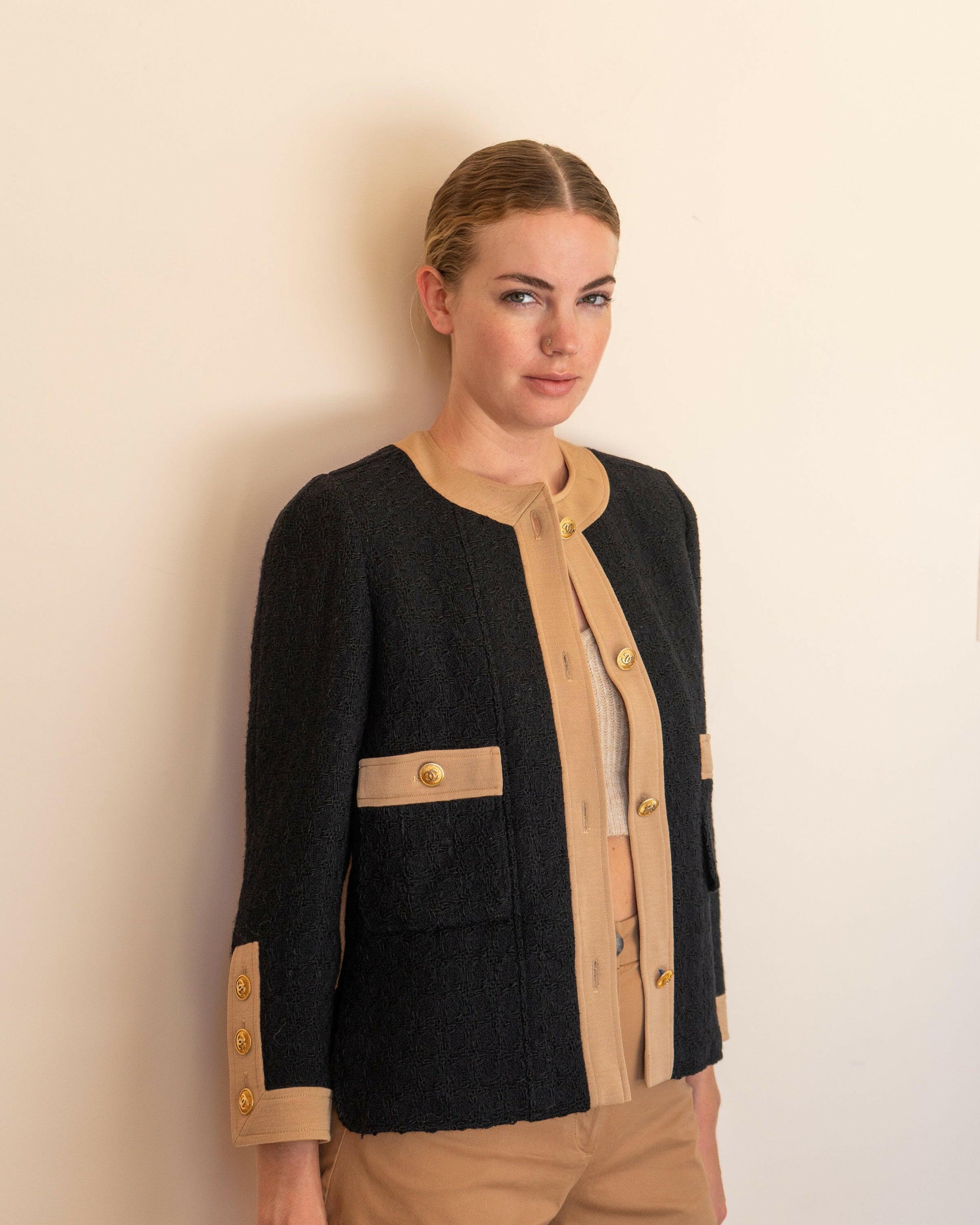 FR40-42 Chanel Fall 1984 Collarless Two-Pocketed Black Houndstooth Tweed Jacket - Vintage Chanel Jacket -   - Rarchive.