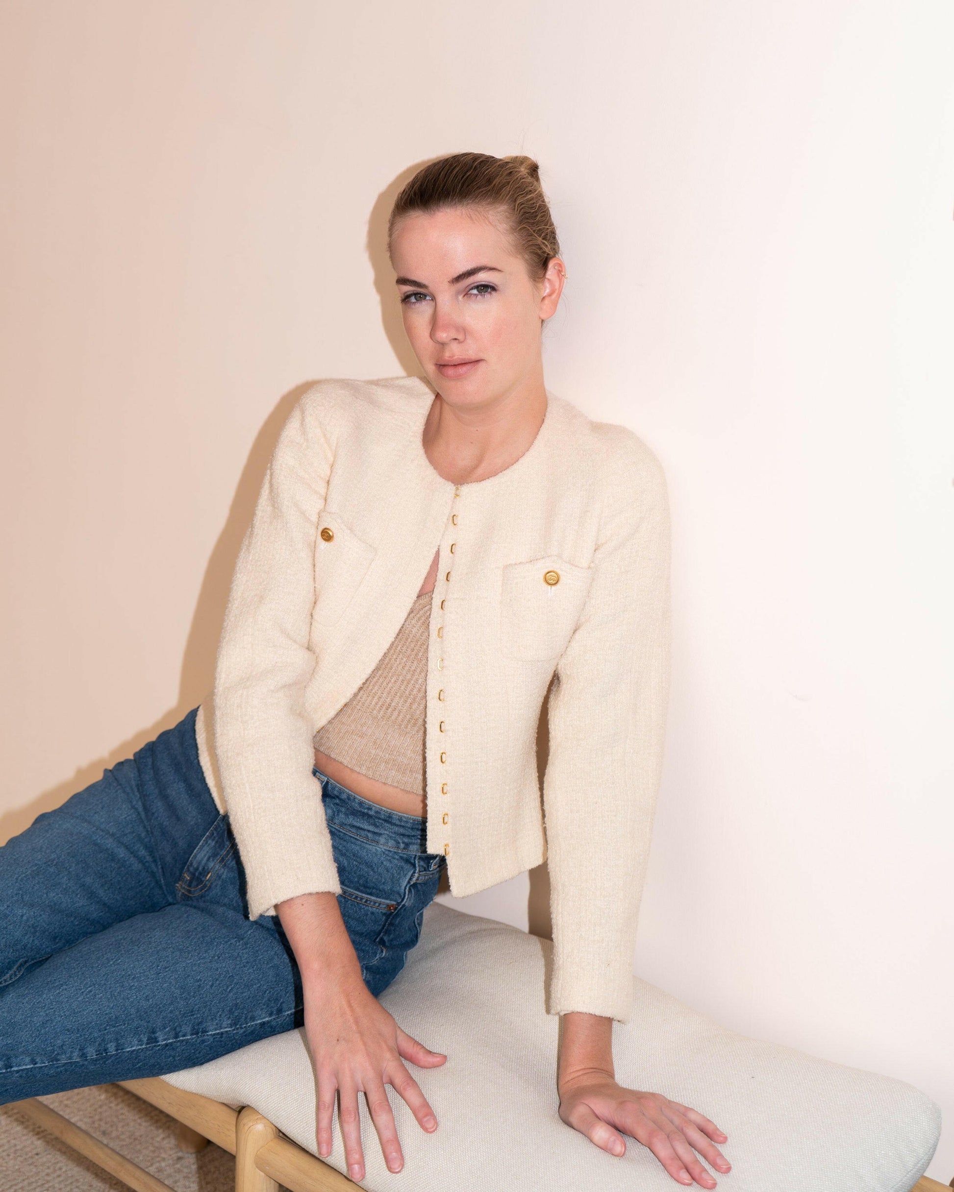 FR34-36 Chanel Fall 1996 Collarless Two-Pocketed Belted Jacket in Cream Tweed - Vintage Chanel Jacket -   - Rarchive.