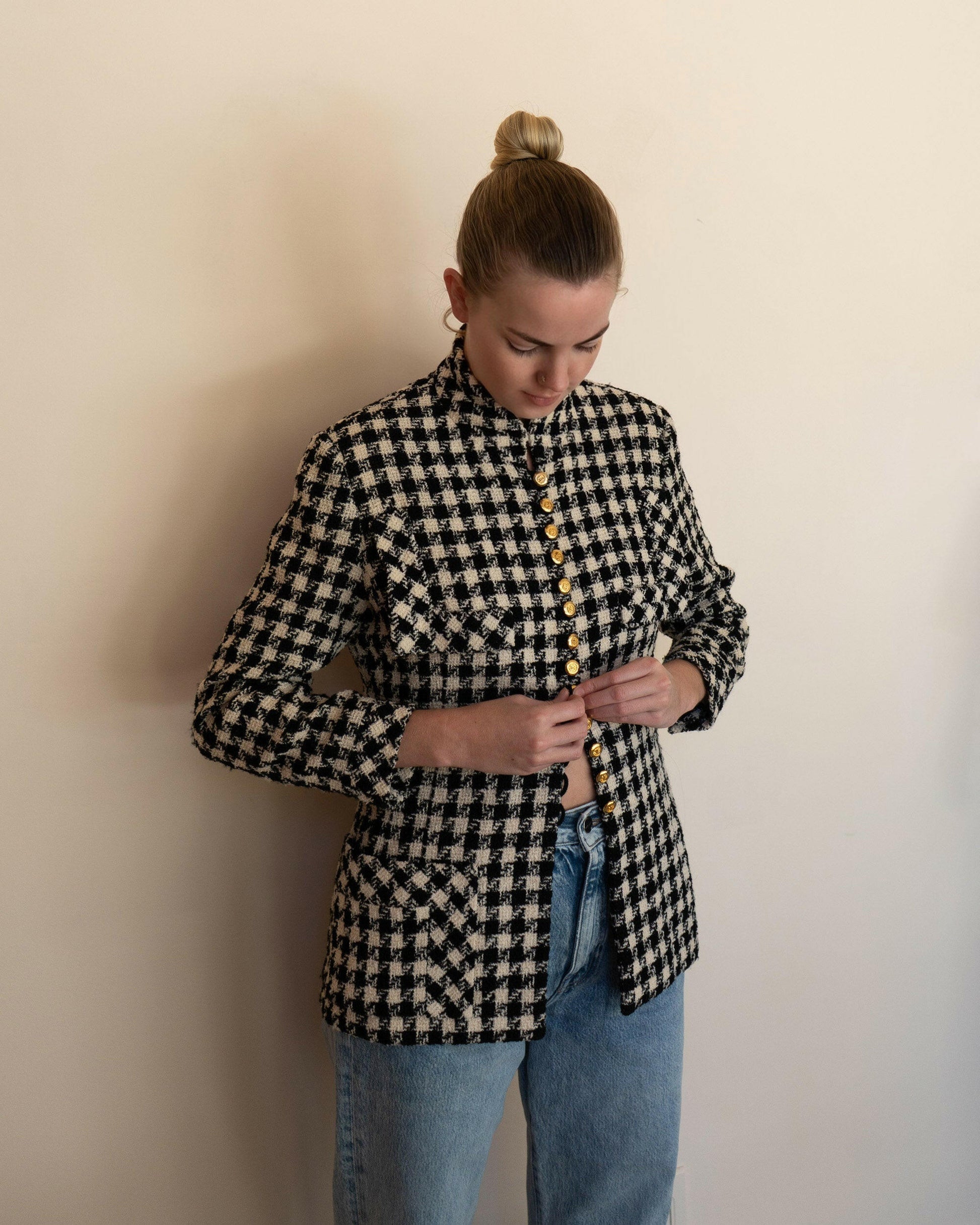 FR40-42 Chanel Spring 1989 High Collar Black and White Houndstooth Tweed Jacket - Vintage Chanel Jacket -   - Rarchive.