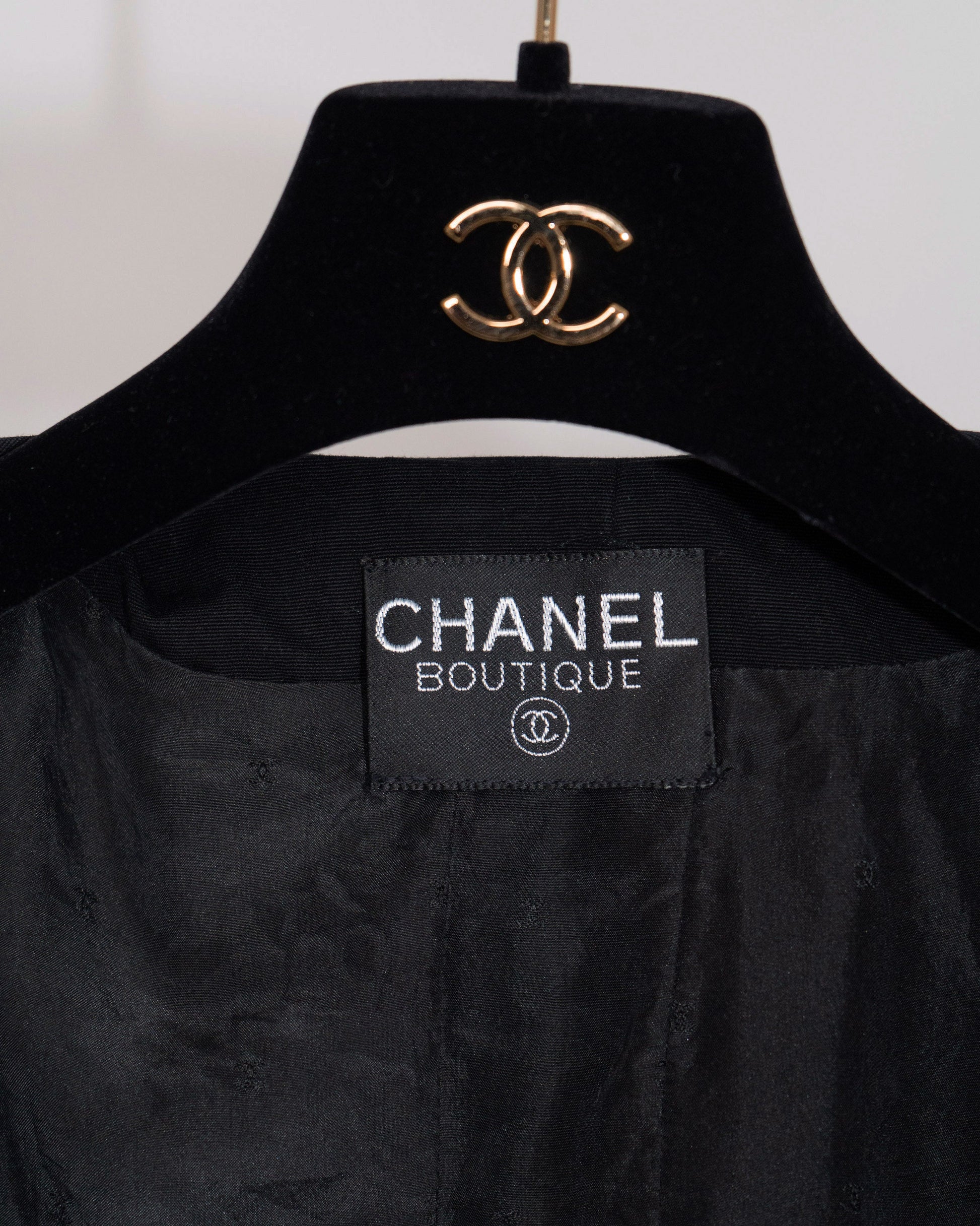 FR36-38 Chanel Spring 1989 Four Pocketed Cotton Jacket in Black - Vintage Chanel Jacket -   - Rarchive.