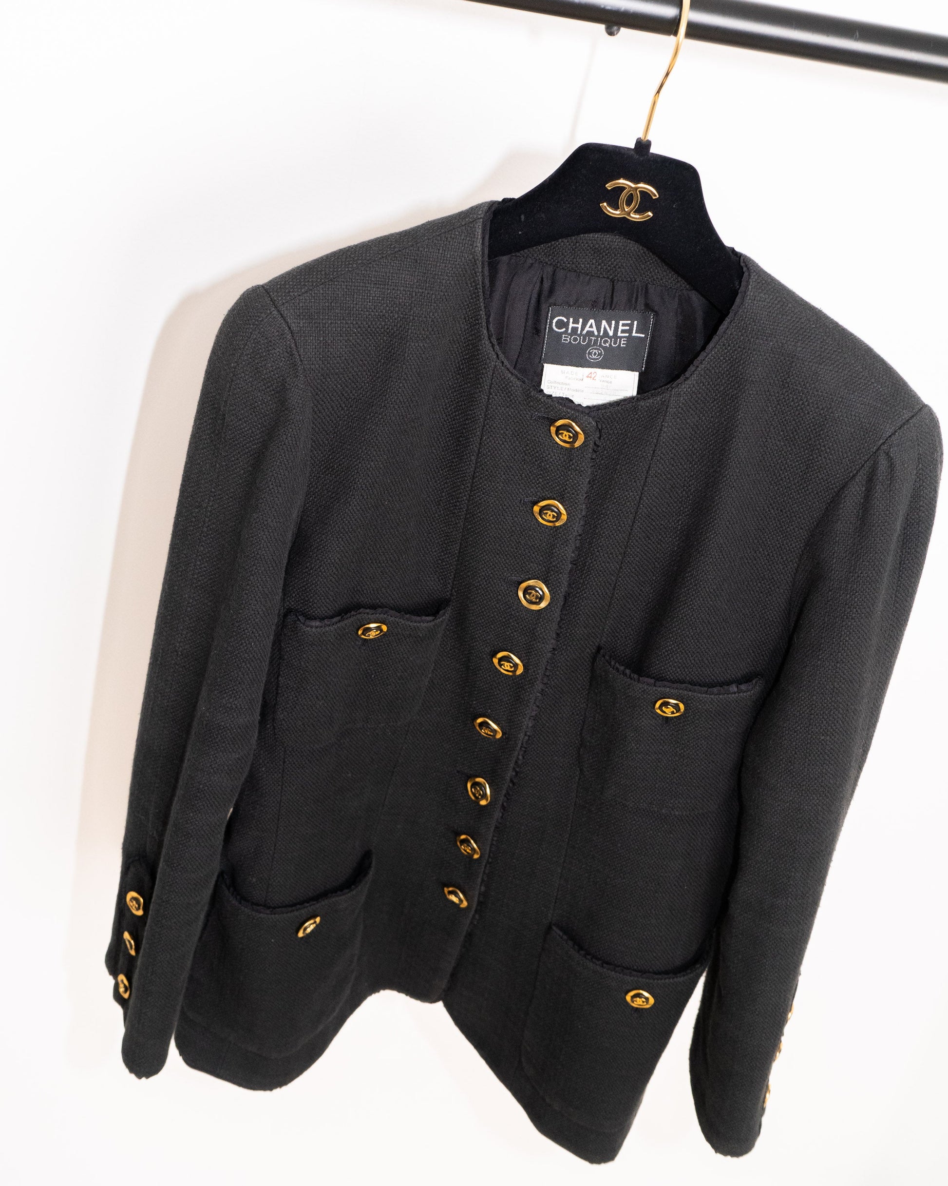 FR40-42 Chanel Cruise 1994 Four-Pocketed Flared Trim Flax Tweed Jacket in Black - Vintage Chanel Jacket -   - Rarchive.