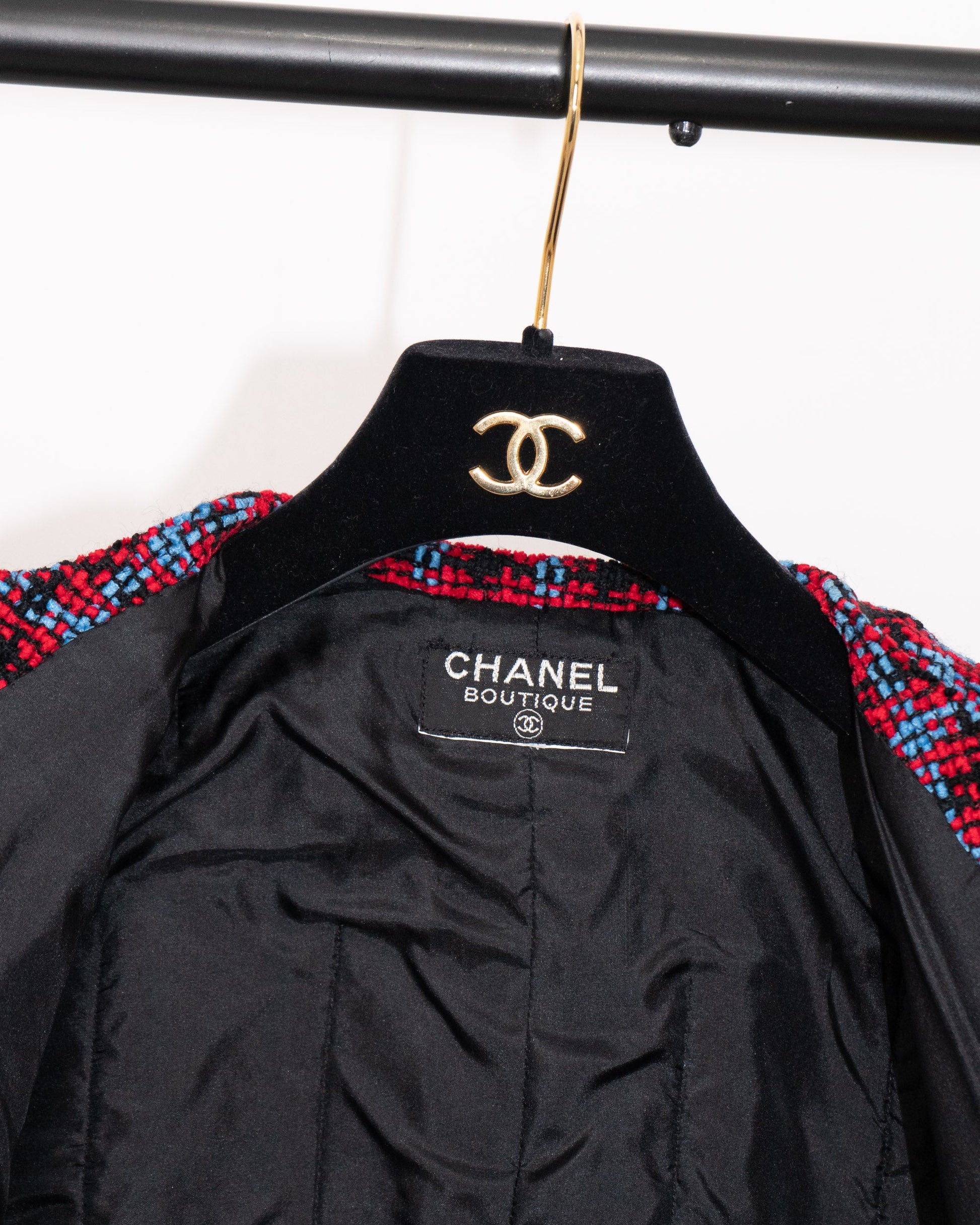 FR38-40 Chanel Fall 1981 Four Pocketed Tweed Boucle Jacket - Vintage Chanel Jacket -   - Rarchive.