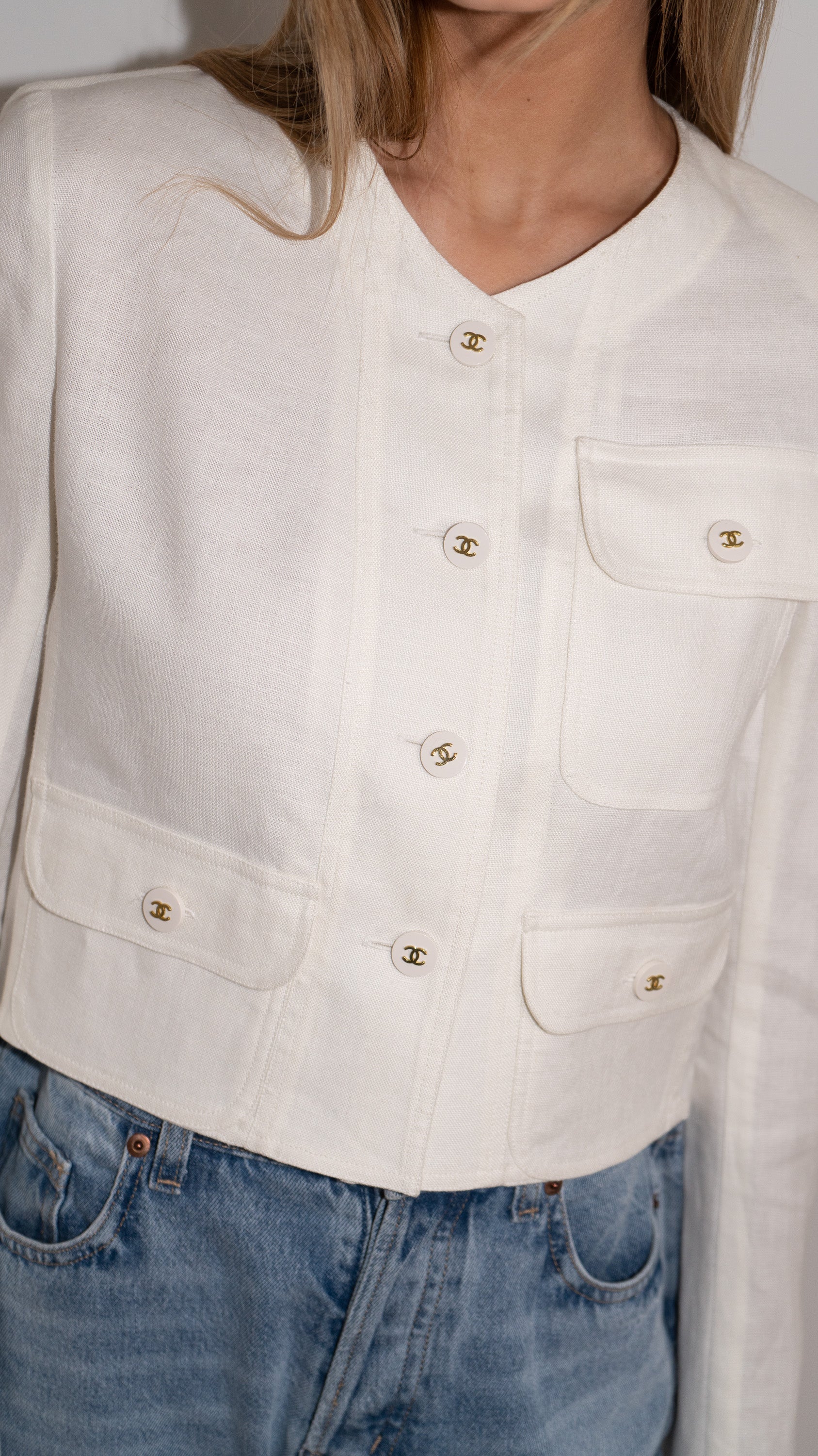 FR36-38 Rare Chanel Spring 1996 Collarless Three-Pocketed White Linen Jacket - Vintage Chanel Jacket -   - Rarchive.