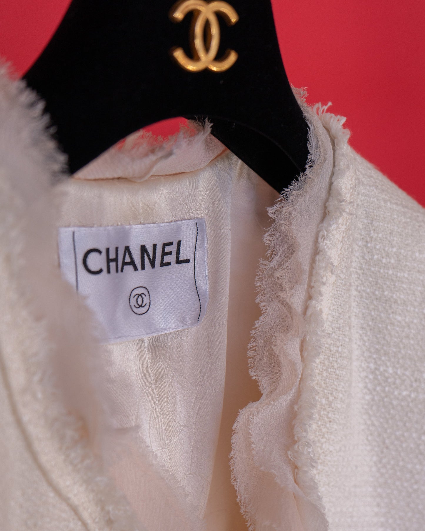 FR38-40 Chanel Cruise 2004 Raw Edge Detail Jacket in Off-White - Vintage Chanel Jacket -   - Rarchive.