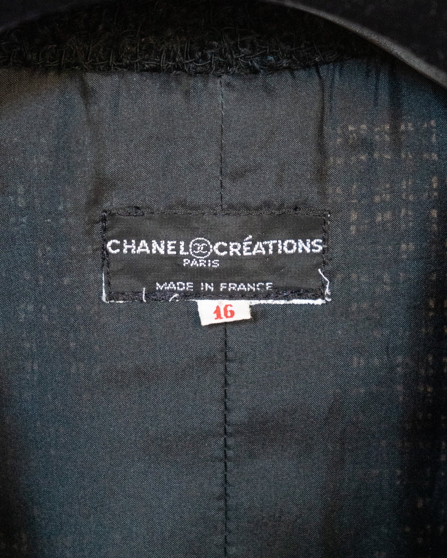 FR40-42 Rare Chanel 1970s Two-Pocketed Jacket in Black Tweed Boucle - Vintage Chanel Jacket -   - Rarchive.