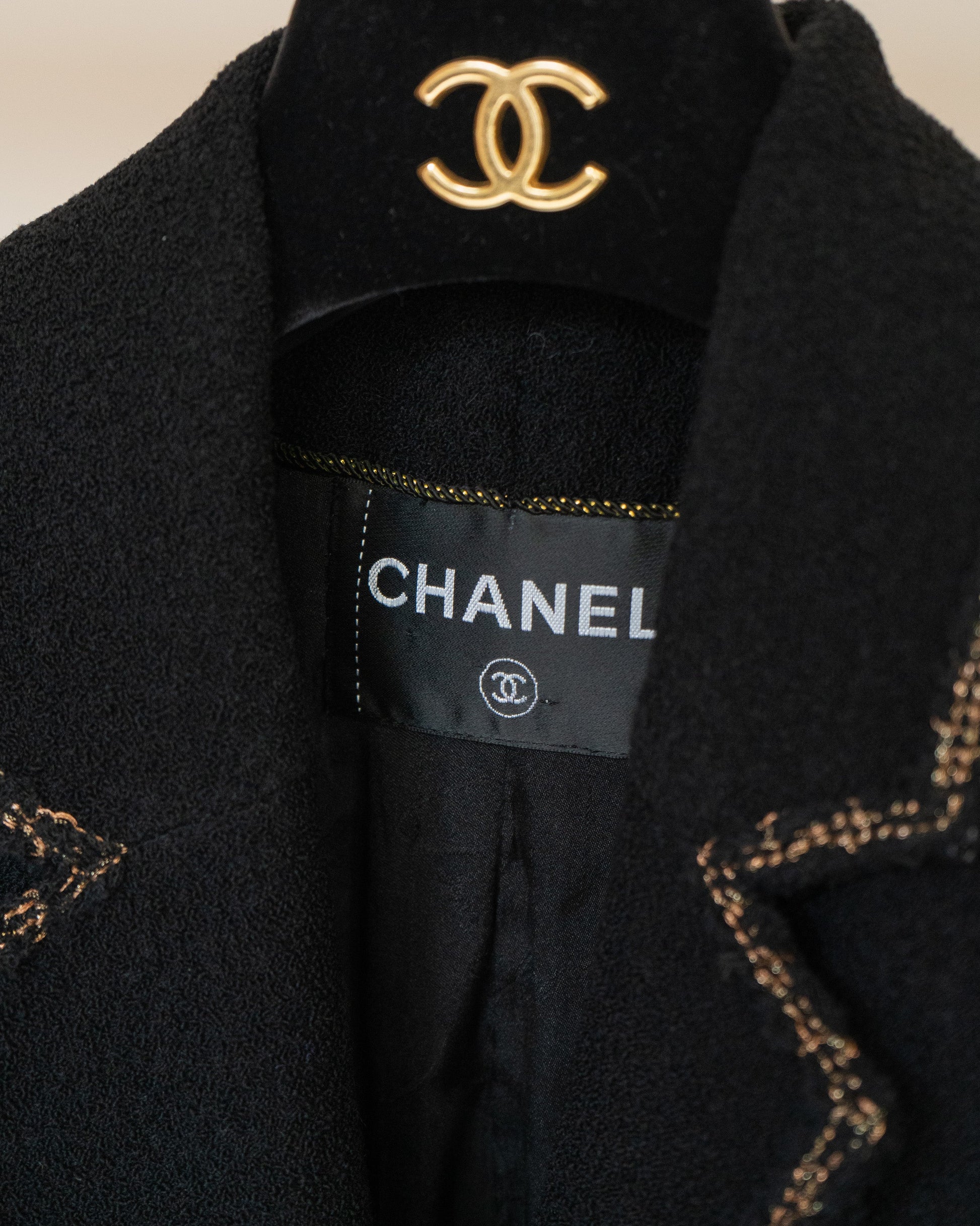 FR38-40 Chanel Cruise 2010 Gold Trim Tweed Boucle Blazer in Dark Navy - Vintage Chanel Jacket -   - Rarchive.