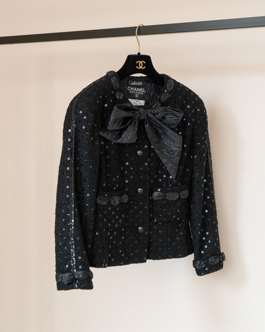 FR36-38 Rare Chanel Fall 1983 Two Pocketed Bow Detail Tweed Boucle Jacket in Black