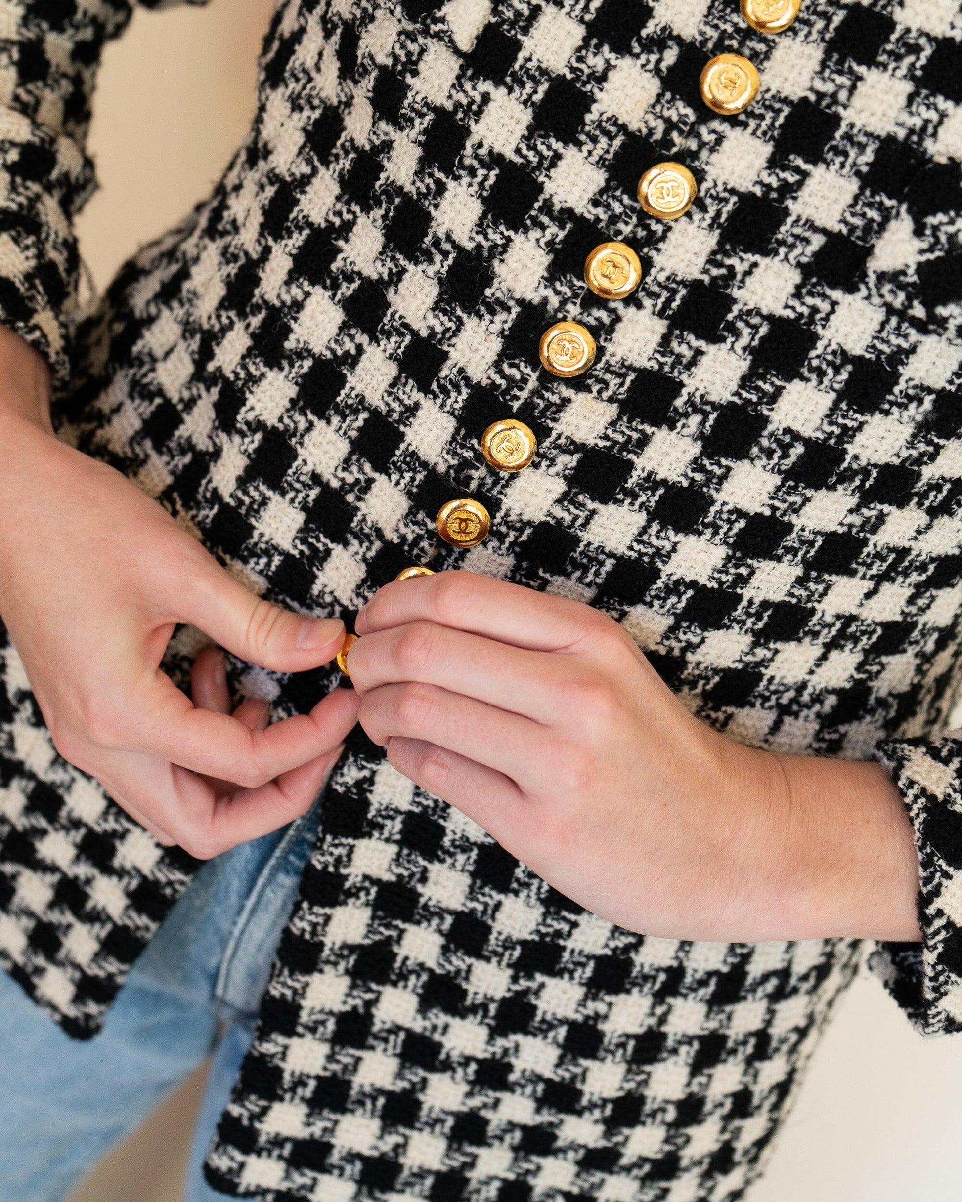 FR40-42 Chanel Spring 1989 High Collar Black and White Houndstooth Tweed Jacket - Vintage Chanel Jacket -   - Rarchive.