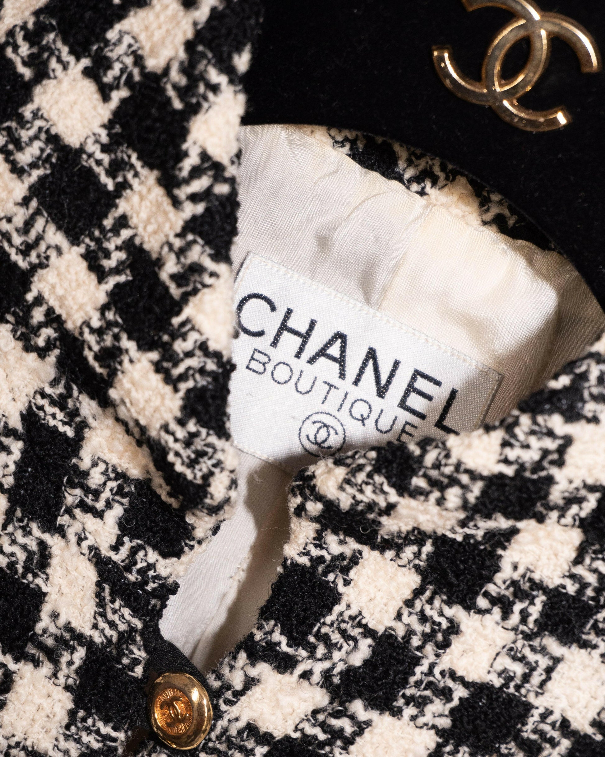 FR40-42 Chanel Spring 1989 High Collar Black and White Houndstooth Tweed Jacket - Vintage Chanel Jacket -   - Rarchive.