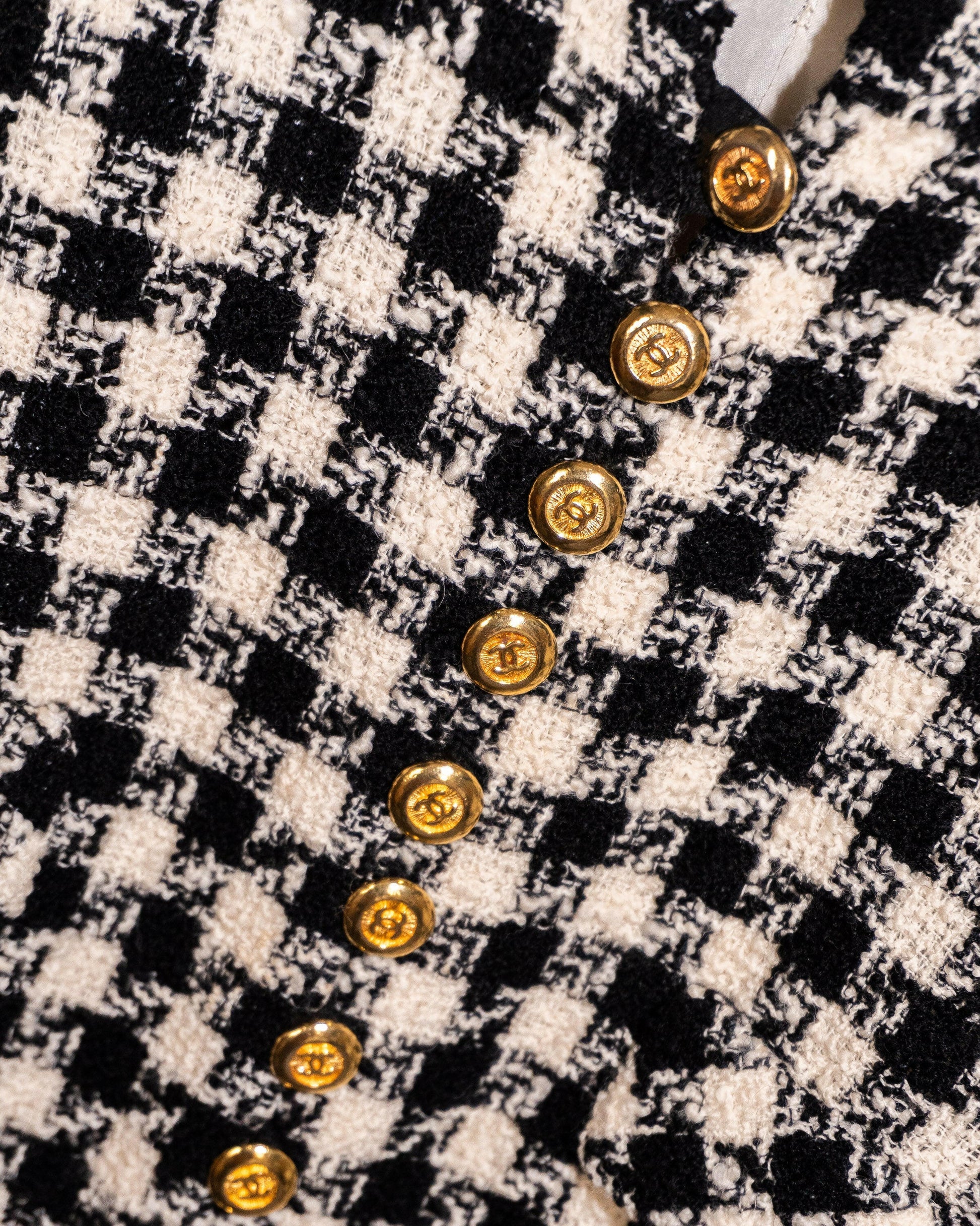 FR40-42 Chanel Spring 1989 High Collar Black and White Houndstooth Tweed Jacket - Vintage Chanel Jacket -   - Rarchive.