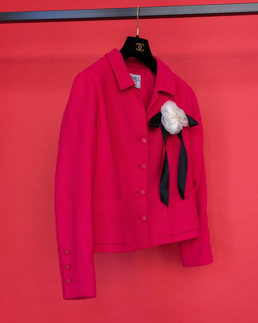 FR38-40 Chanel Spring 1995 Two-Pocketed Tweed Boucle Jacket in Raspberry Pink - Vintage Chanel Jacket -   - Rarchive.