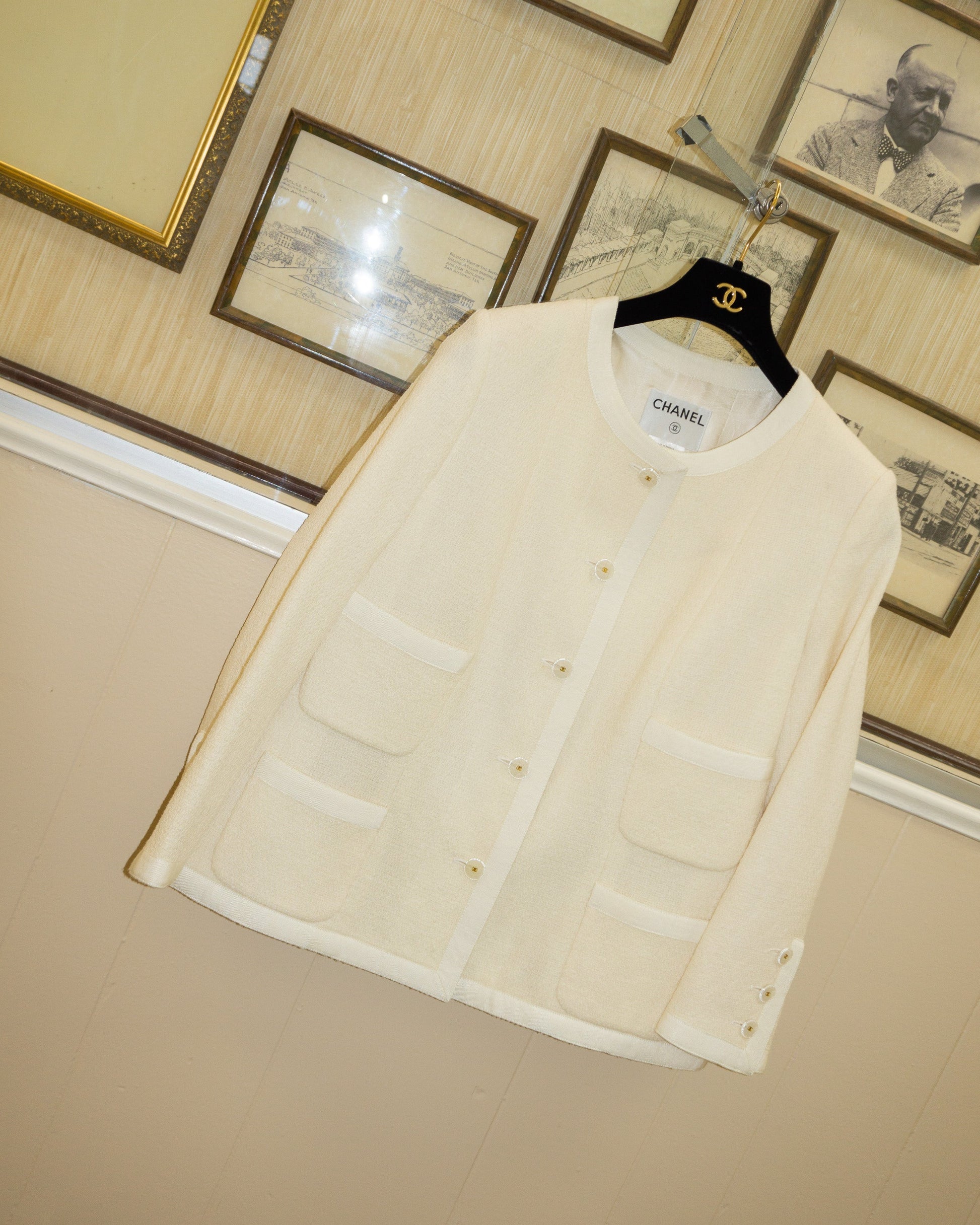FR44-46 Chanel Spring 2002 Classic Collarless Four-Pocketed Jacket in Off-White Tweed - Vintage Chanel Jacket -   - Rarchive.