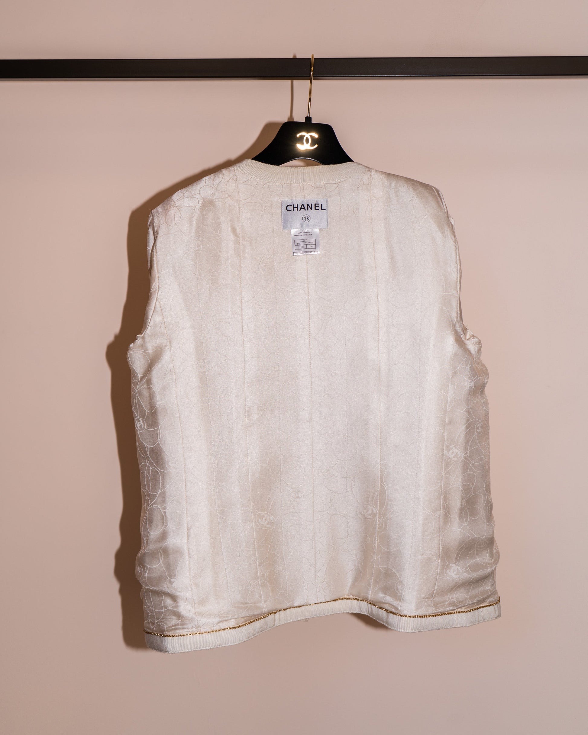 FR44-46 Chanel Spring 2002 Classic Collarless Four-Pocketed Jacket in Off-White Tweed - Vintage Chanel Jacket -   - Rarchive.