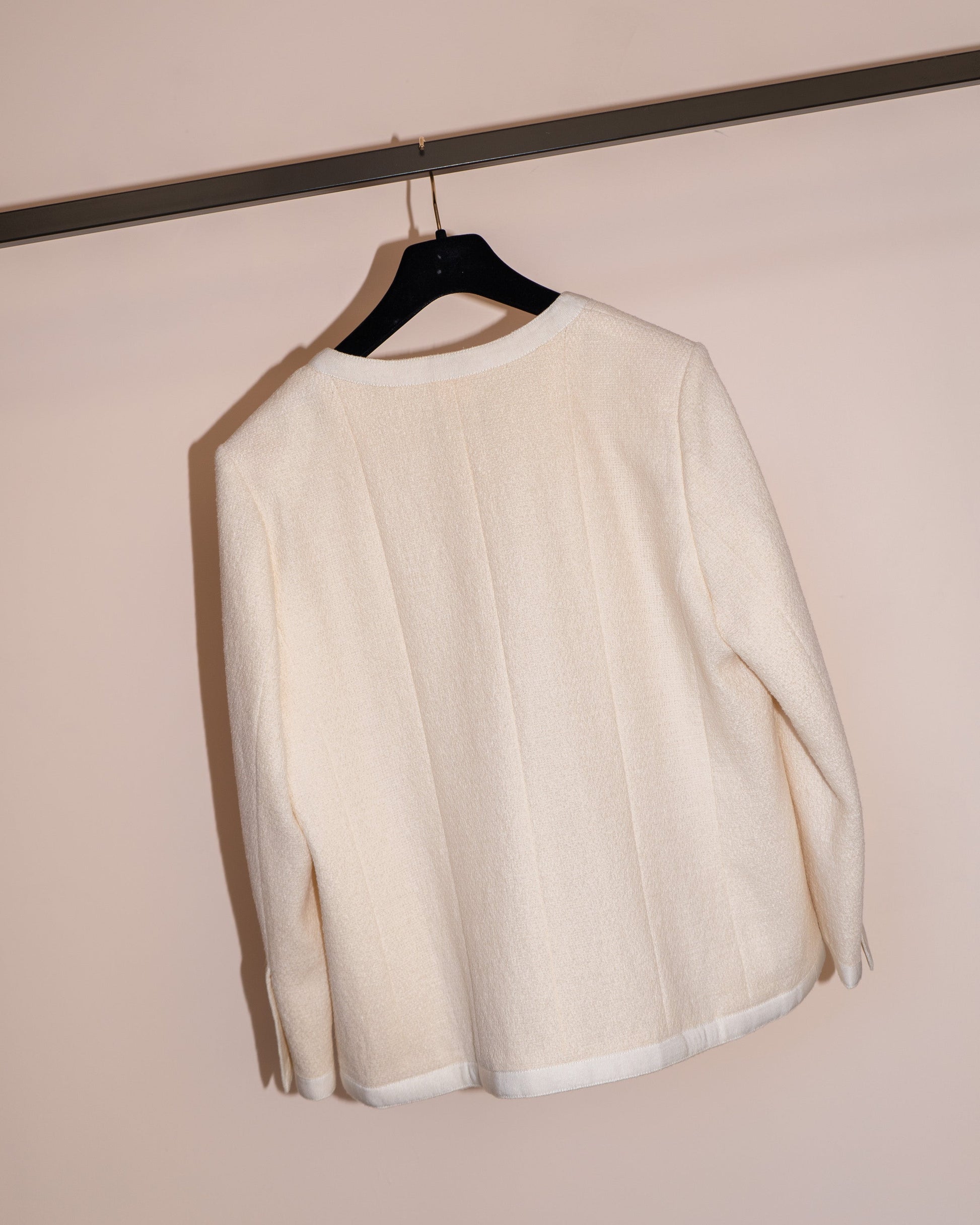 FR44-46 Chanel Spring 2002 Classic Collarless Four-Pocketed Jacket in Off-White Tweed - Vintage Chanel Jacket -   - Rarchive.