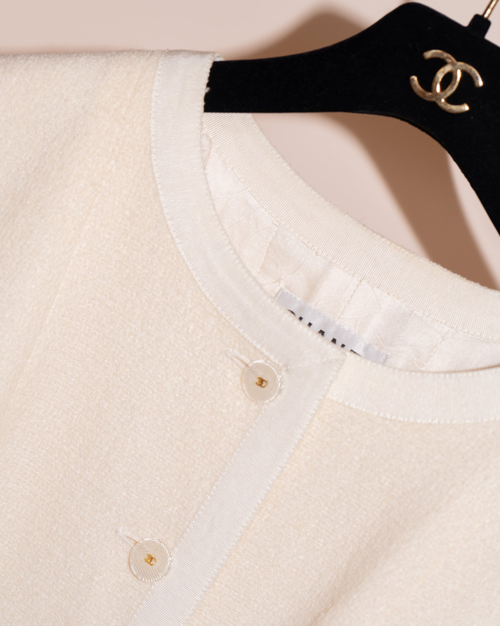 FR44-46 Chanel Spring 2002 Classic Collarless Four-Pocketed Jacket in Off-White Tweed - Vintage Chanel Jacket -   - Rarchive.