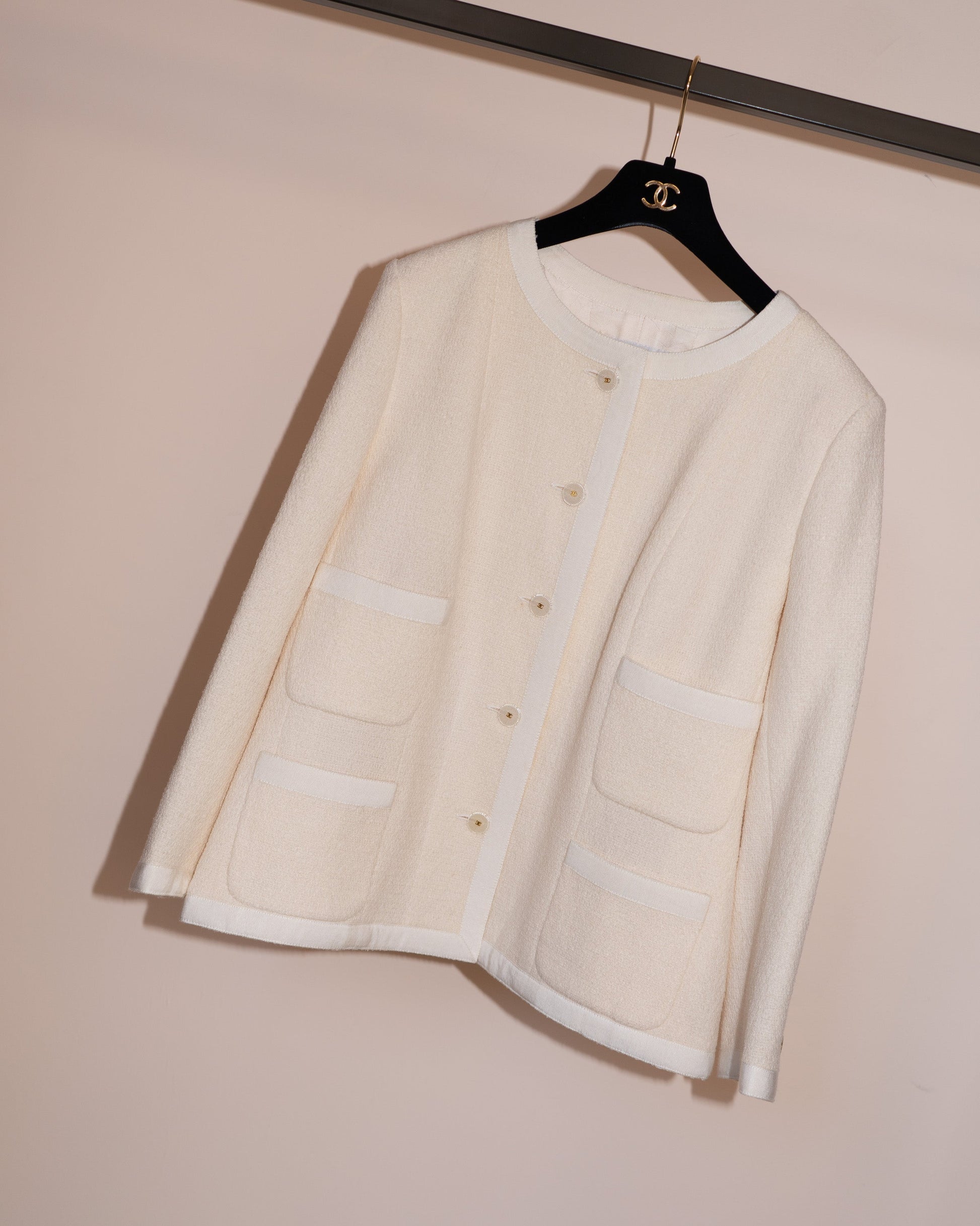 FR44-46 Chanel Spring 2002 Classic Collarless Four-Pocketed Jacket in Off-White Tweed - Vintage Chanel Jacket -   - Rarchive.