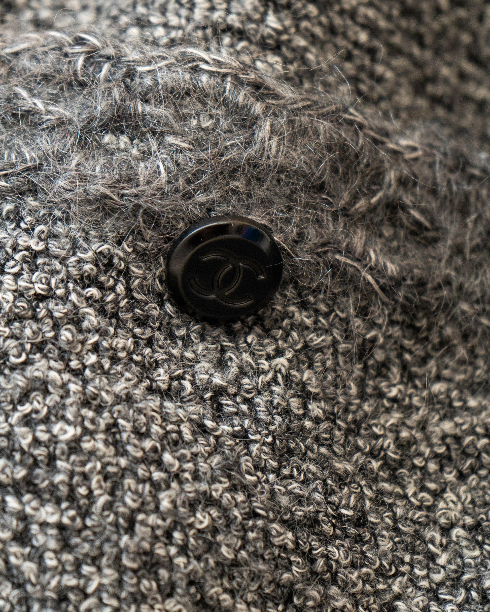 FR40-42 Chanel Fall 1998 Collarless Two-Pocketed Mohair Trim Gray Tweed Boucle Jacket - Vintage Chanel Jacket -   - Rarchive.