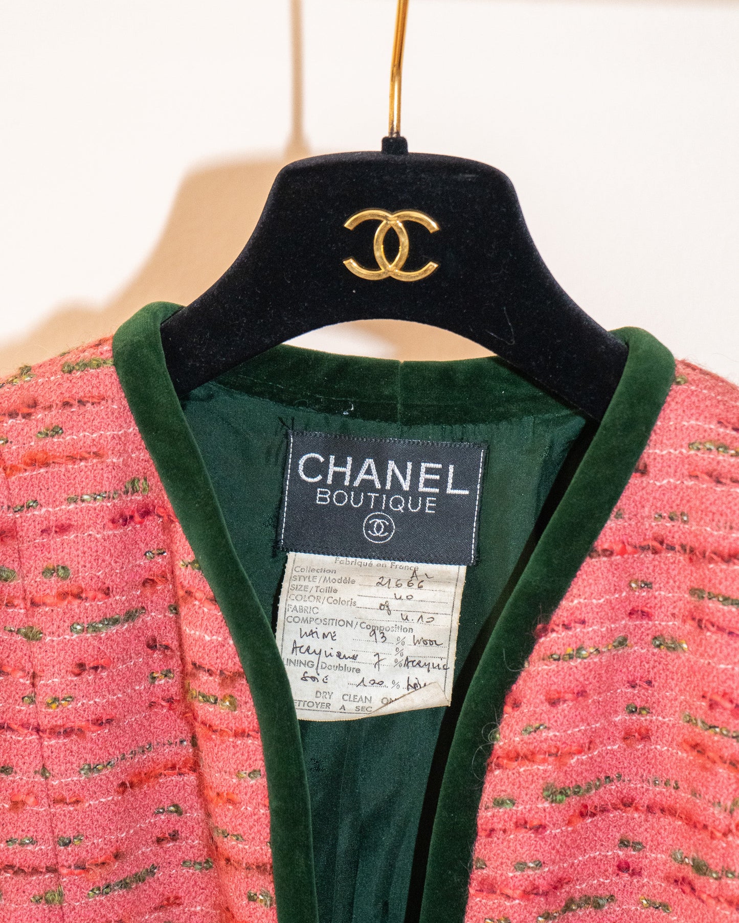 FR38-40 Chanel Early 1990s Collarless Four-Pocketed Velvet Trim Detail Coral Red Tweed Jacket