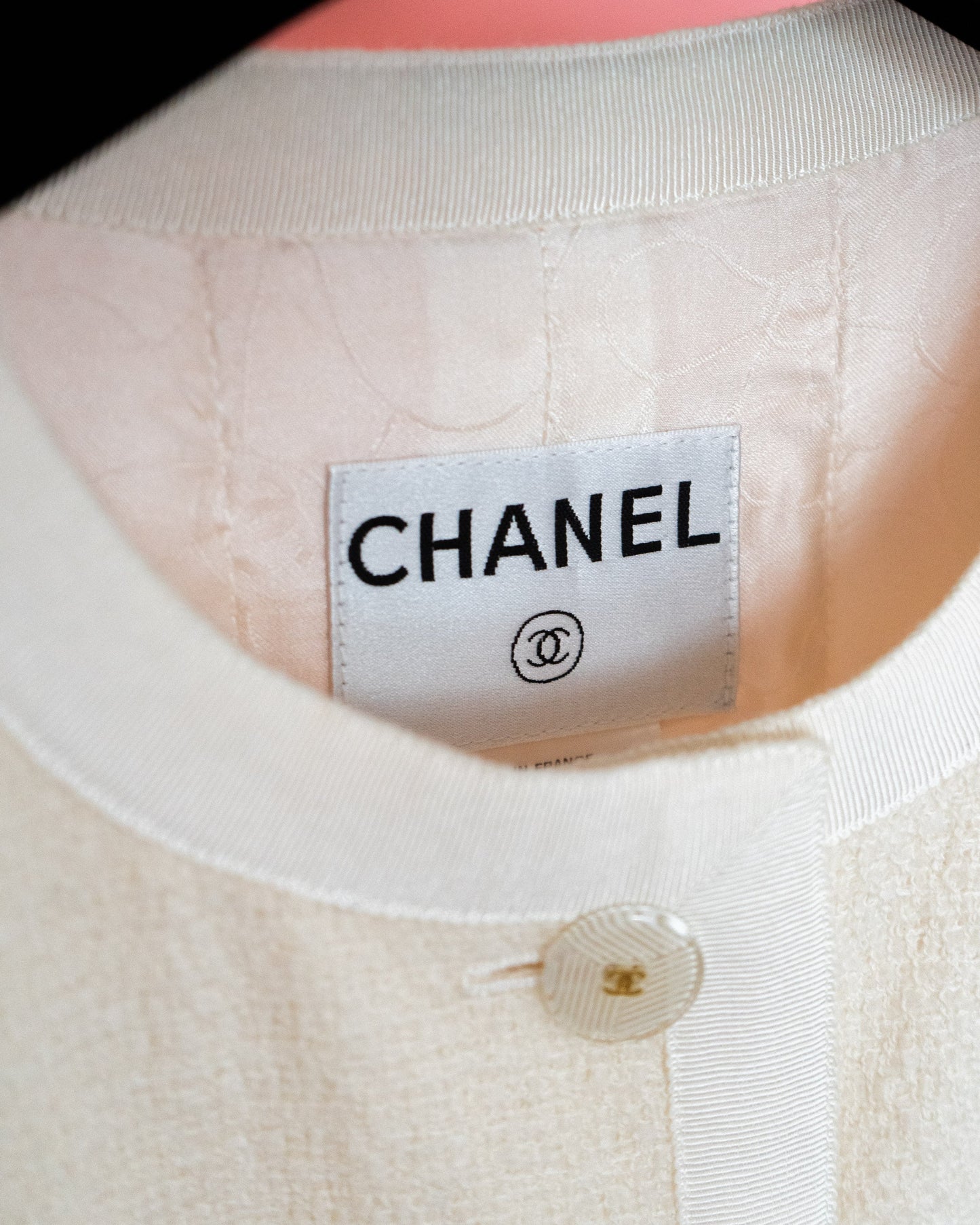 FR40-42 Chanel Spring 2002 Classic Collarless Four-Pocketed Jacket in Off-White Tweed - Vintage Chanel Jacket -   - Rarchive.