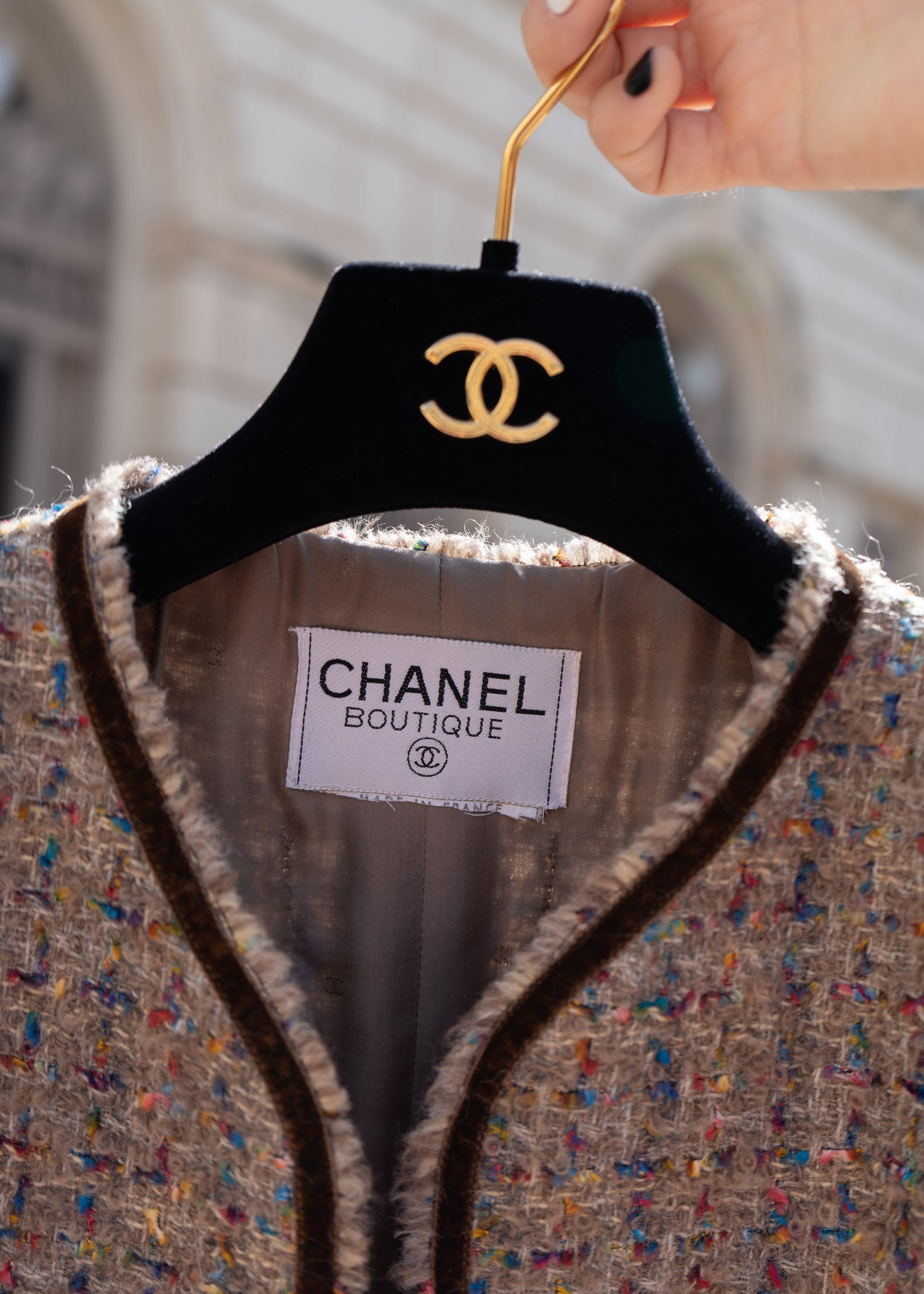 FR40-42 Chanel Fall 1990 Collarless Four-Pocketed Velvet Detail Multicolor Fantasy Tweed Jacket - Vintage Chanel Jacket -   - Rarchive.